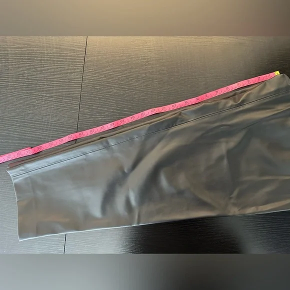 Zara Women's Faux Leather Black Cropped Pants - Picture 9 of 12